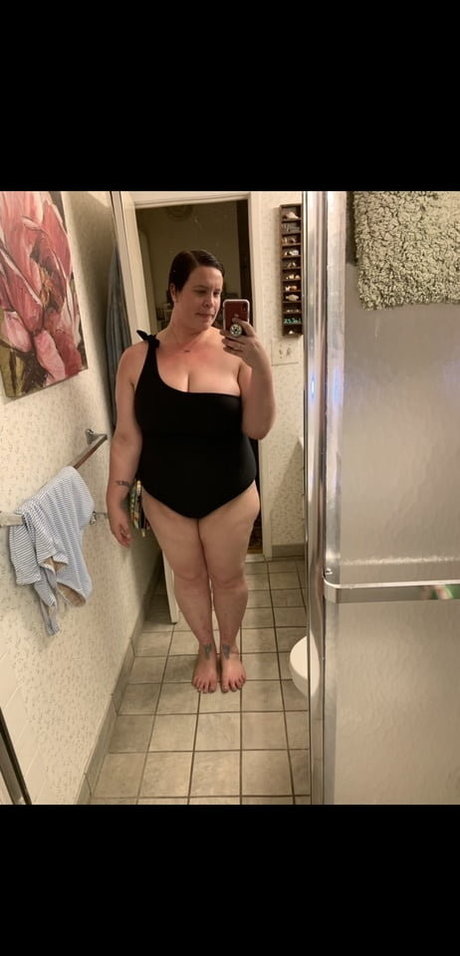 Juicy June photo 18