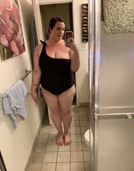 Juicy June photo 20