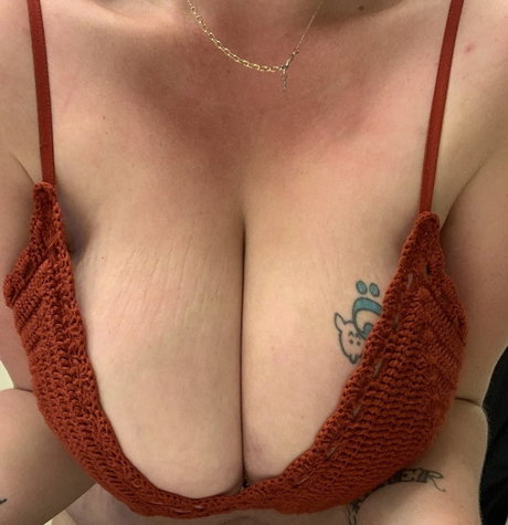 Juicy June photo 22