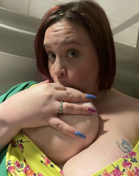 Juicy June photo 25