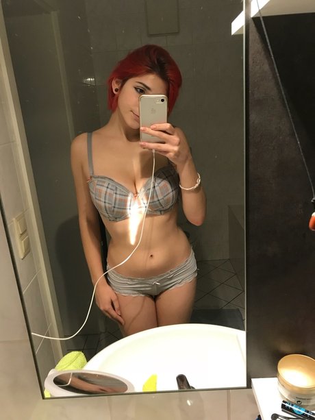 Julez Notyourwaifu photo 5