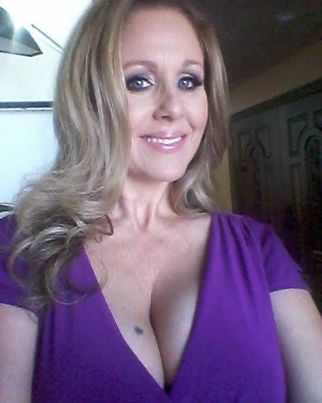 Julia Ann photo 185