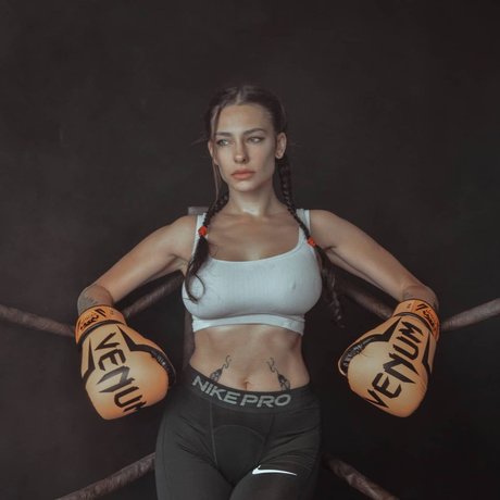 Julia Beatriz photo 33