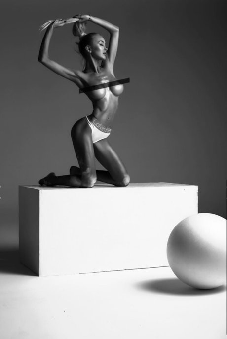 Julia Dybowska photo 2