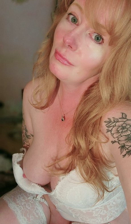 Julia Dybowska photo 25