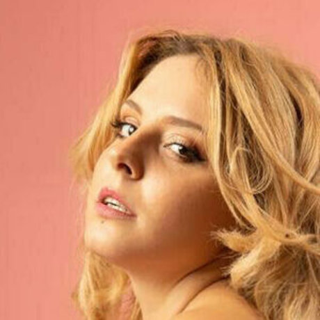Julia Edwards photo 29