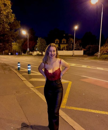 Julia Gomez photo 24