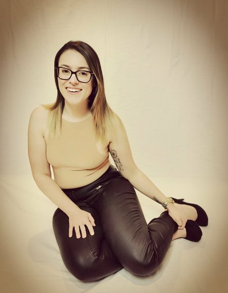 Julia Gomez photo 56