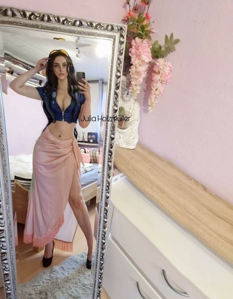 Julia Holzmuller photo 2