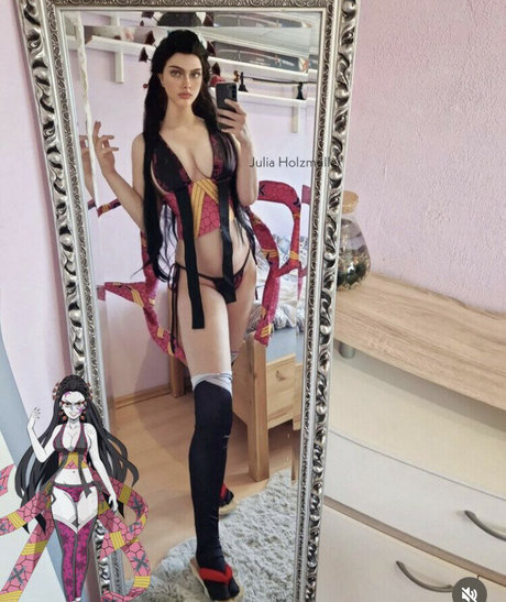 Julia Holzmuller photo 6