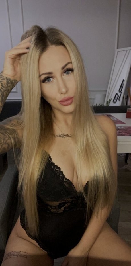 Julia Madaj photo 24