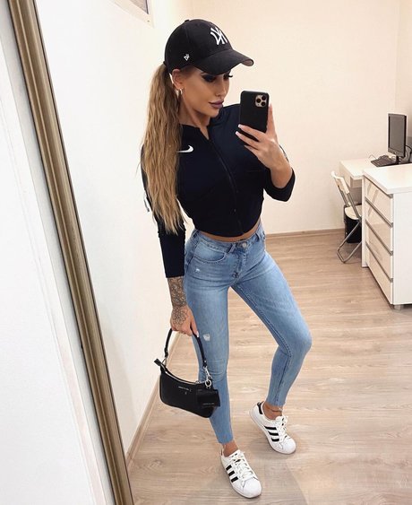 Julia Madaj photo 33