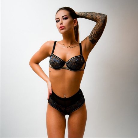 Julia Madaj photo 50