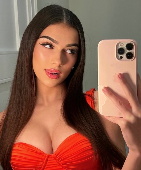 Julia Merekoulias photo 63
