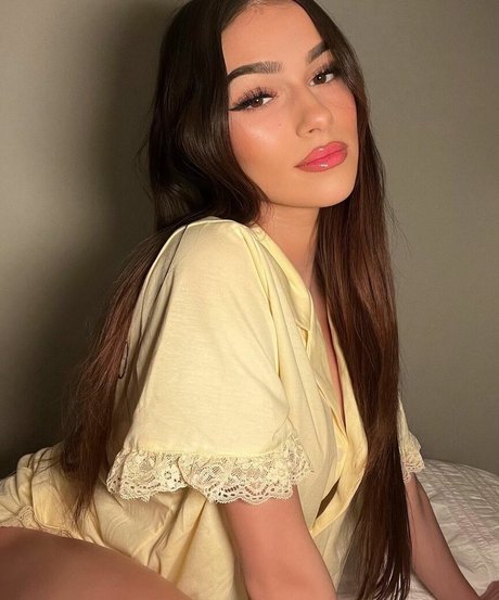 Julia Merekoulias photo 67