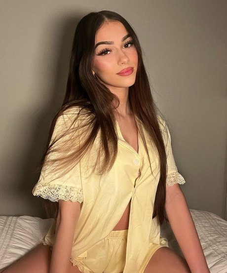 Julia Merekoulias photo 69