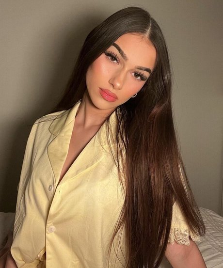 Julia Merekoulias photo 70