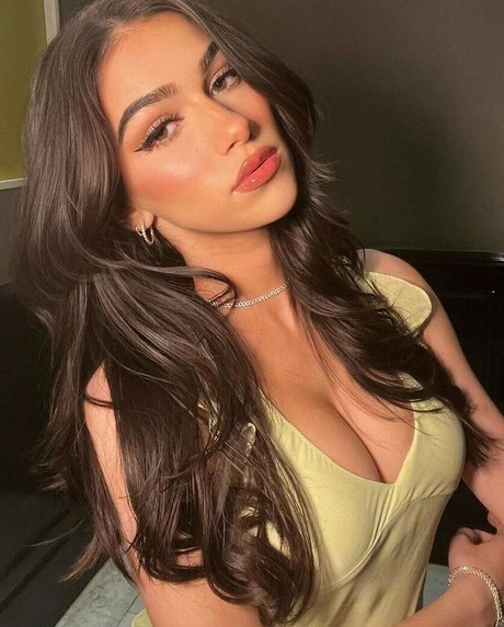 Julia Merekoulias photo 89