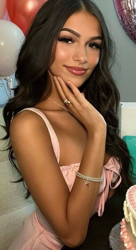Julia Merekoulias photo 114