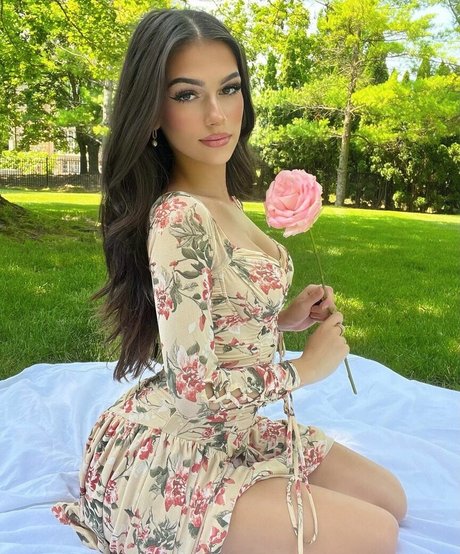 Julia Merekoulias photo 138