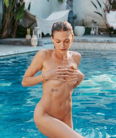 Julia Miller photo 1