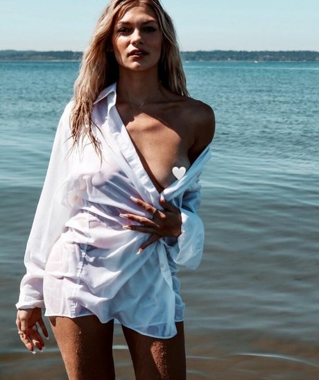 Julia Miller photo 6