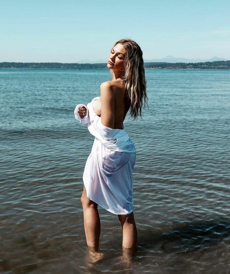 Julia Miller photo 41