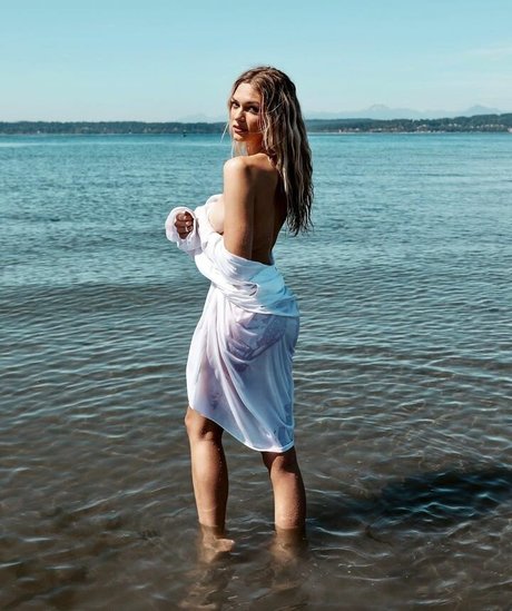 Julia Miller photo 42