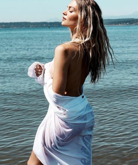 Julia Miller photo 45