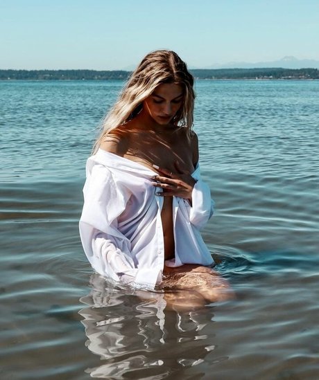 Julia Miller photo 51