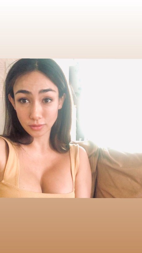 Julia Misaki photo 1