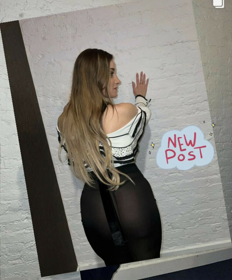 Julia Schuller photo 36