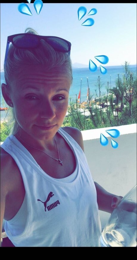 Julia Simic photo 12