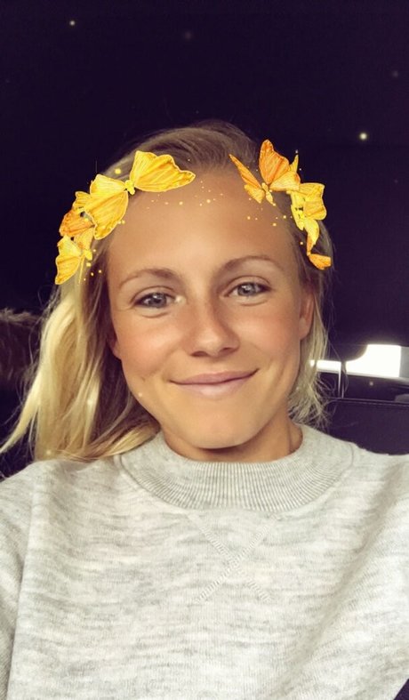 Julia Simic photo 30