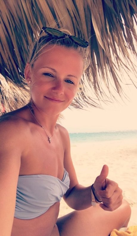 Julia Simic photo 34