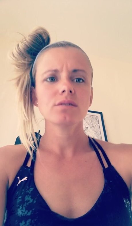 Julia Simic photo 40