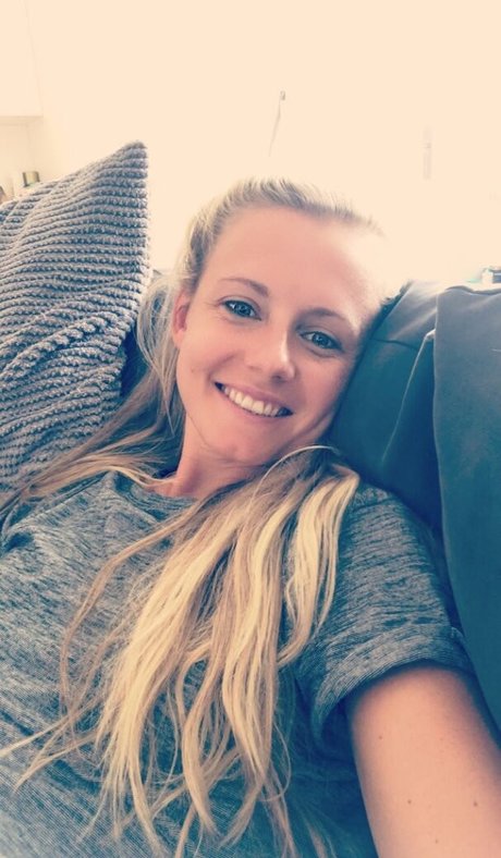 Julia Simic photo 47