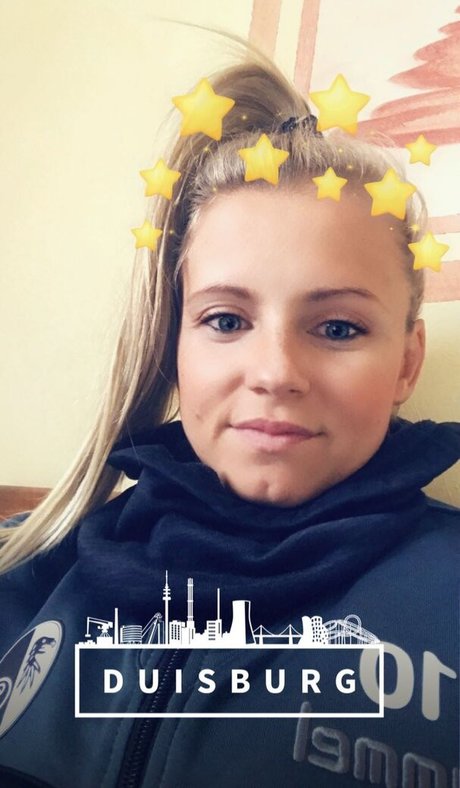 Julia Simic photo 52