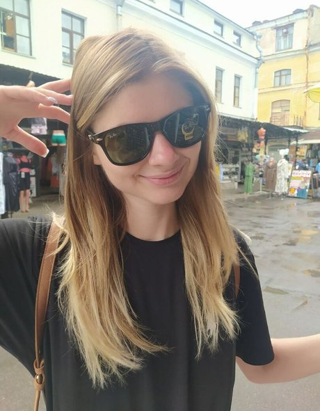 Juliabrookec photo 32