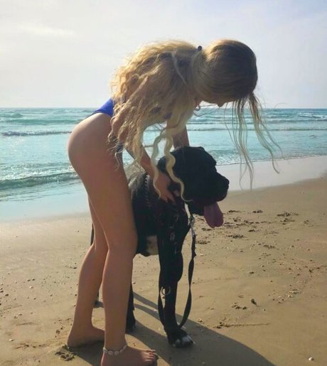 Julianna Leopold photo 27