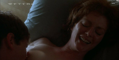 Julianne Moore photo 9