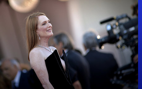 Julianne Moore photo 39