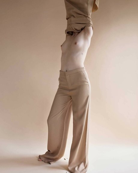 Julianne Nicholson photo 33