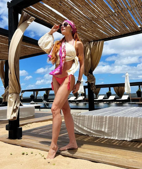 Julianne Trevisol photo 7