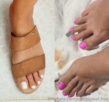 Julie.bigfeet.free photo 13