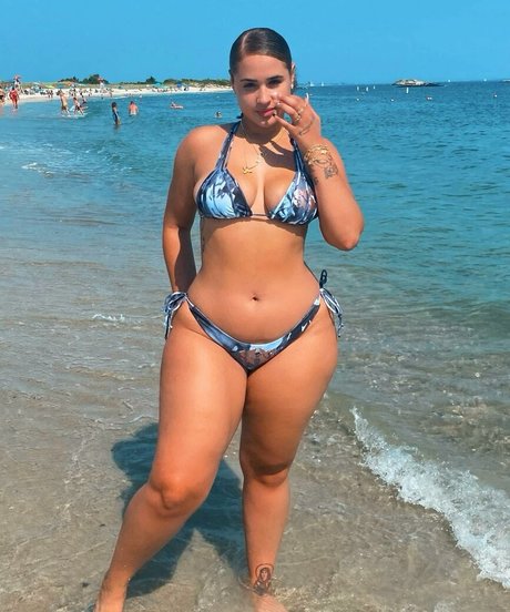 Julie.bigfeet.free photo 17