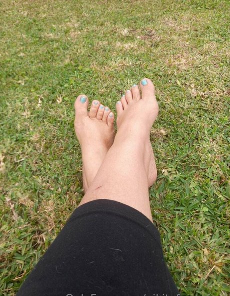 Julie.bigfeet.free photo 21