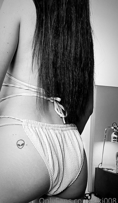 Julie Ernes photo 27