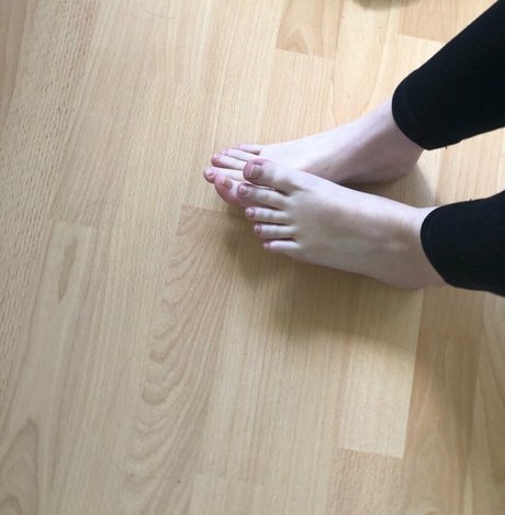 Just_me_and_my_feet photo 1