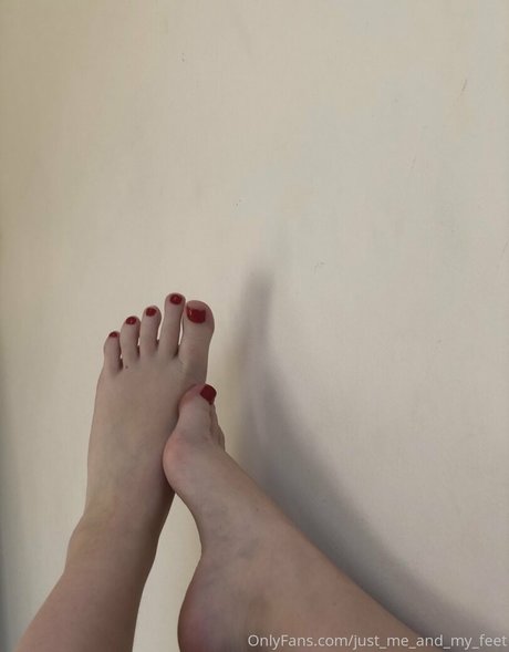 Just_me_and_my_feet photo 2